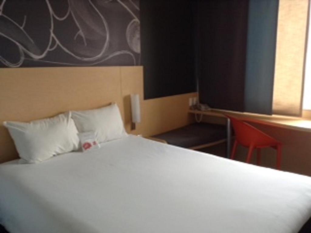 Четырехместный (Стандартный номер с 2 двуспальными кроватями) отеля Ibis Mexico Alameda, Мехико