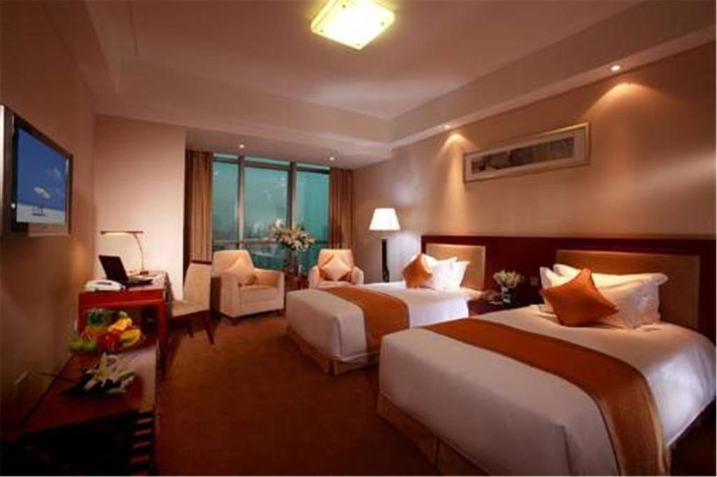 Двухместный (Улучшенный двухместный номер с 1 кроватью) отеля Ambassador Hotel, Шанхай
