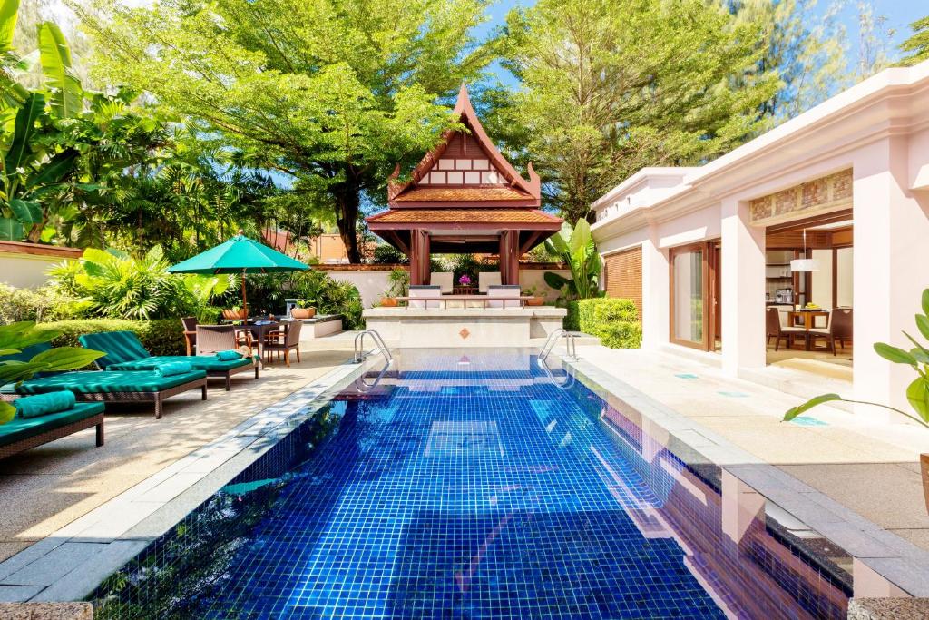 Вилла (Вилла Signature с 2 спальнями и бассейном) курортного отеля Banyan Tree Phuket, Пхукет