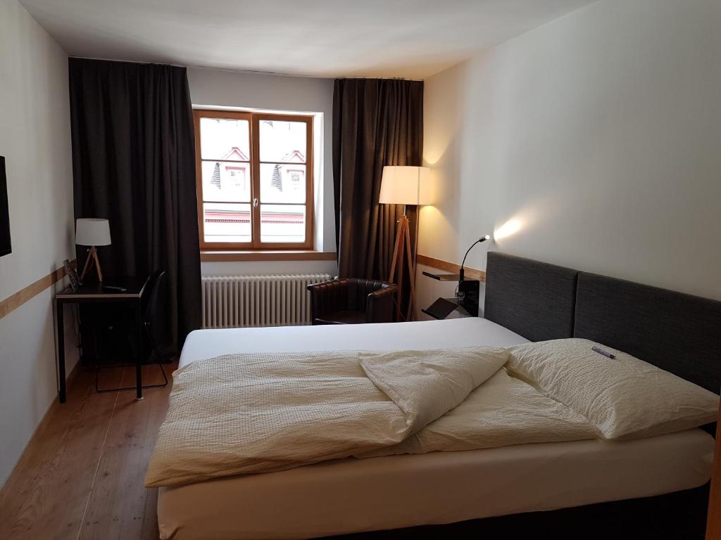 Двухместный (Двухместный номер с 1 кроватью и видом на город) отеля East-West Riverside Hotel Basel, Базель