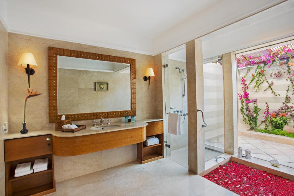 Сьюит (Королевский люкс с собственным бассейном) курортного отеля Оберой, Сахль Хашиш, Хургада
