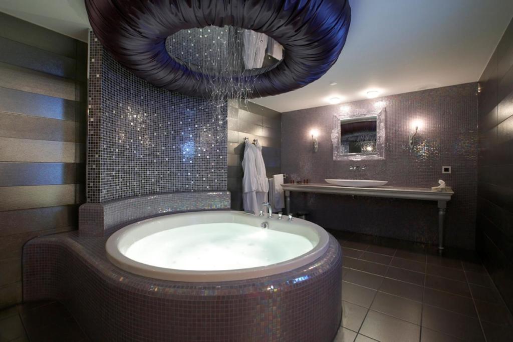 Сьюит (Люкс с гидромассажной ванной) отеля Design Hotel Jules, Амстердам