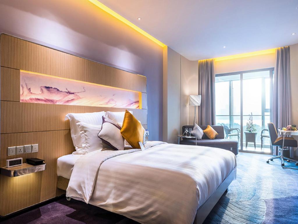 Двухместный (Номер Делюкс с кроватью размера «king-size») отеля Novotel Suzhou Sip, Сучжоу