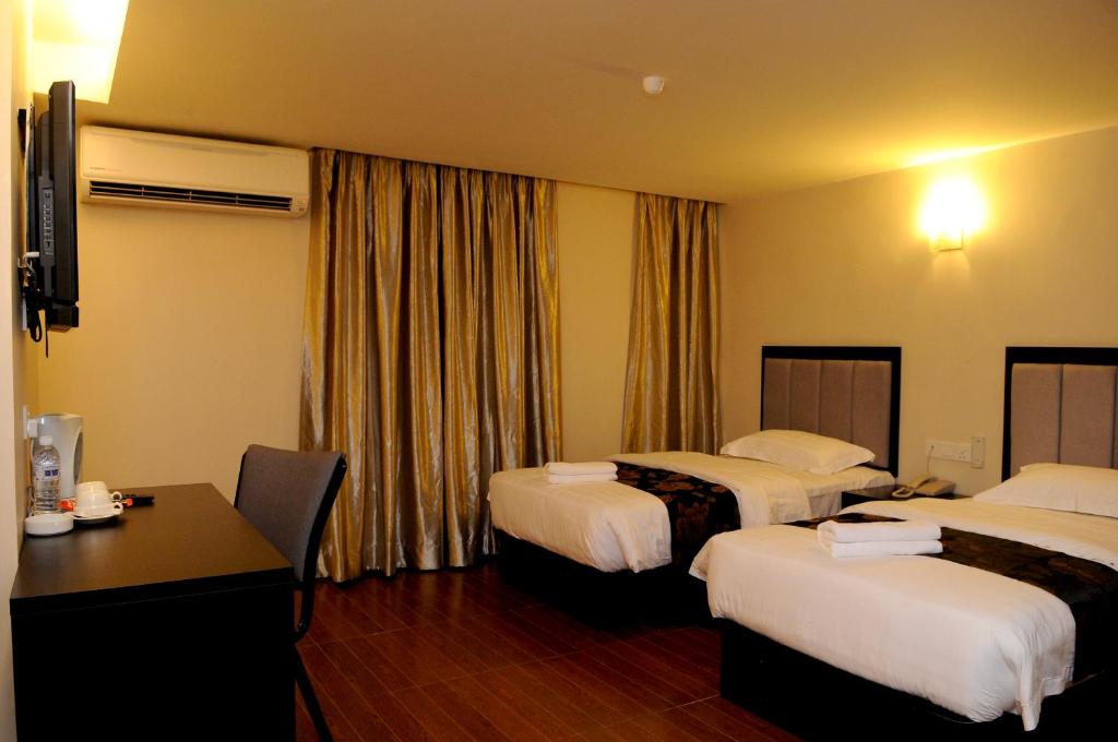 Двухместный (Двухместный номер Делюкс с 2 отдельными кроватями) отеля KK Waterfront Hotel, Кота-Кинабалу
