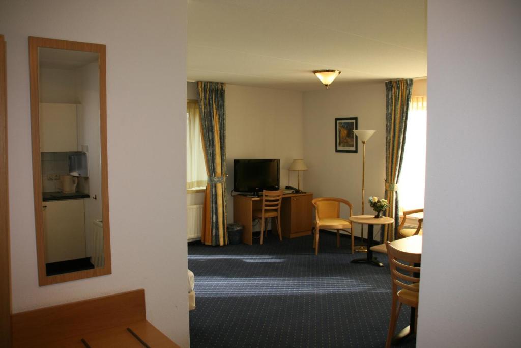 Семейный (Семейный номер (для 2 взрослых и 2 детей)) отеля Hotel Hardenberg, Гронинген