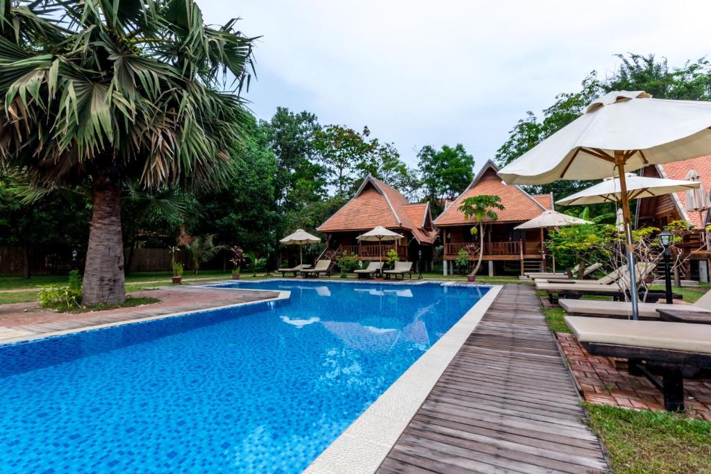 Трехместный (Трехместный номер Делюкс с балконом - Бесплатный трансфер до отеля) отеля Angkor Heart Bungalow, Сием Рип