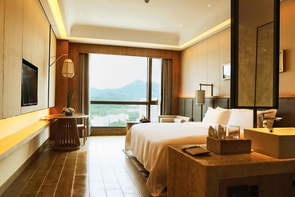 Двухместный (Двухместный номер Делюкс с 1 кроватью или 2 отдельными кроватями, вид на горы) отеля Harman Resort Hotel Sanya, Санья