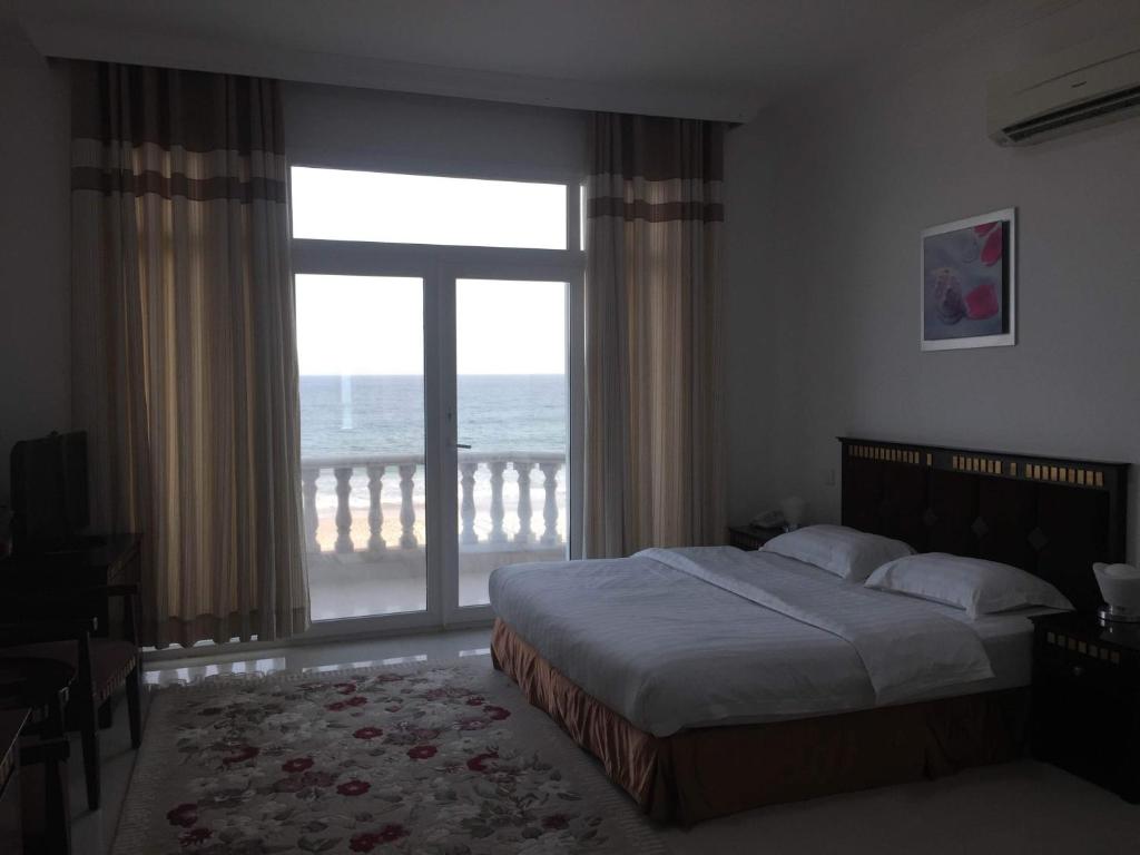 Двухместный (Номер Делюкс с кроватью размера «king-size» и видом на море), Beach Resort Salalah