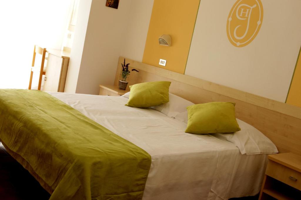 Двухместный (Двухместный номер «Комфорт» с 1 кроватью или 2 отдельными кроватями) отеля Hotel Jolie, Римини