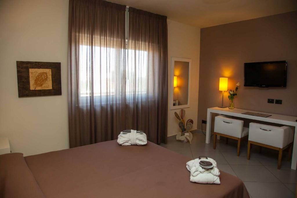 Двухместный (Улучшенный двухместный номер с 1 кроватью и видом на горы - Для одноместного размещения) отеля 4 Spa Resort Hotel, Катания