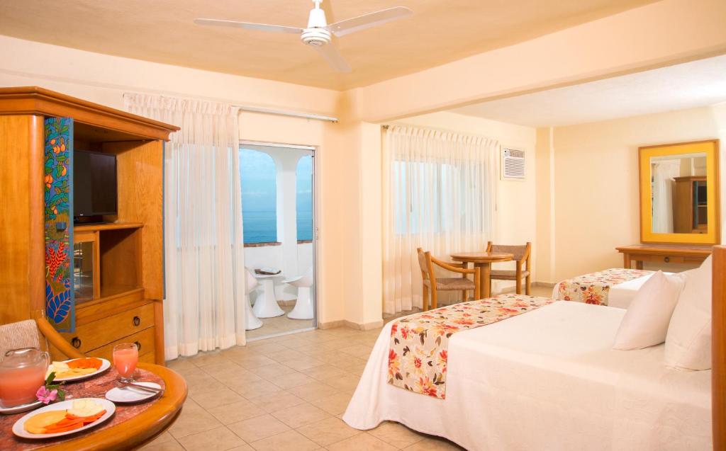 Двухместный (Полулюкс) отеля Tropicana Hotel Puerto Vallarta, Пуэрто-Вальярта