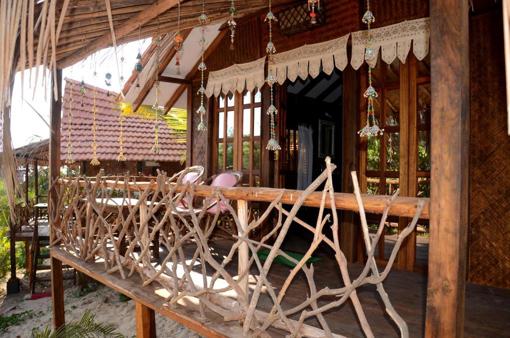 Двухместный (Деревянный коттедж на берегу океана), Little India Beach Cottages