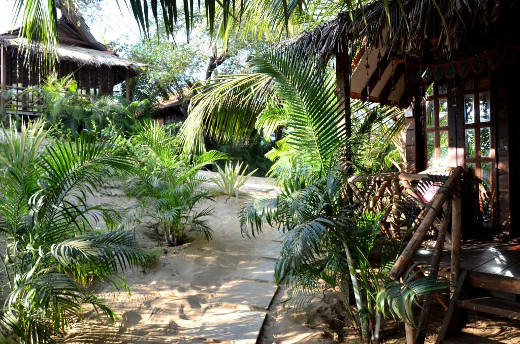 Номер (Тропический деревянный коттедж), Little India Beach Cottages