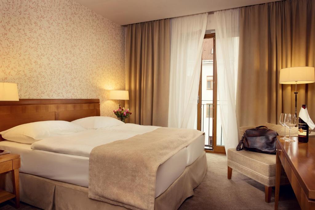 Двухместный (Улучшенный двухместный номер с 1 кроватью или 2 отдельными кроватями) отеля Hotel Ambassador, Кошице (Кошице-Околье)