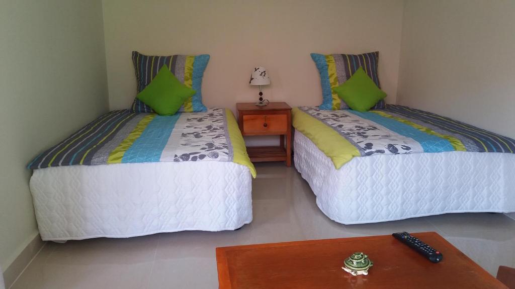 Двухместный (Улучшенный двухместный номер с 1 кроватью или 2 отдельными кроватями, вид на бассейн) отеля Spayhiti, Сиануквиль