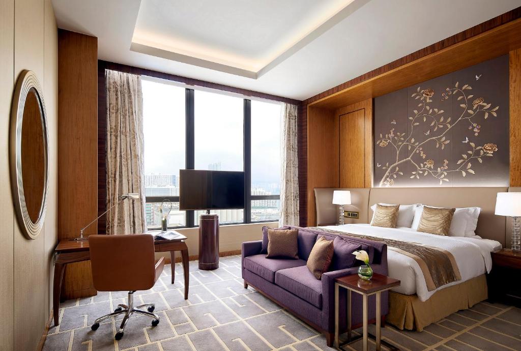 Двухместный (Номер Sky с кроватью размера «king-size» или кроватью размера «queen-size» и боковым видом на гавань) отеля The Royal Garden, Гонконг (город)