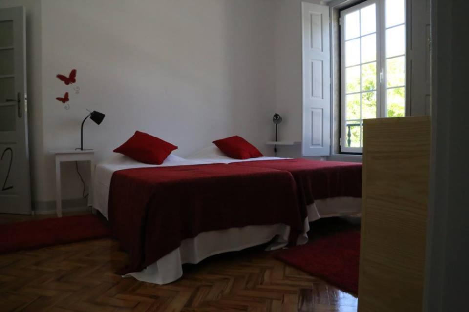 Четырехместный (Четырехместный номер с собственной ванной комнатой) хостела Hostel Rossio Alcobaça, Алкобаса