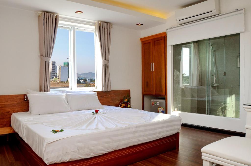 Двухместный (Улучшенный двухместный номер с 1 кроватью), Nha Trang Stelle Hotel