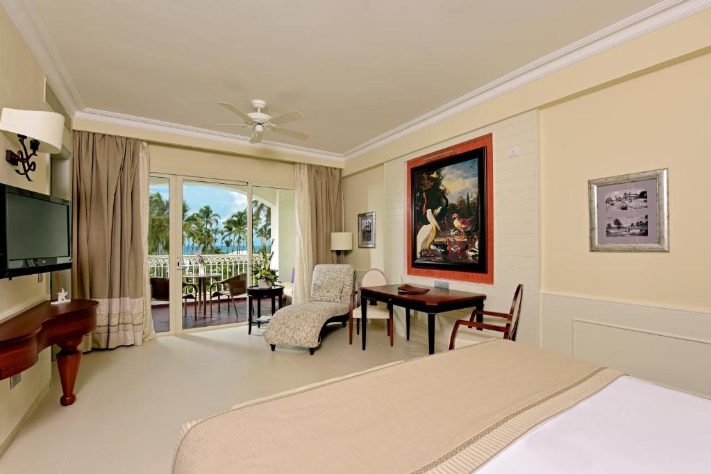Сьюит (Люкс с видом на океан (для 1 взрослого)) курортного отеля Iberostar Grand Bavaro Hotel, Пунта-Кана