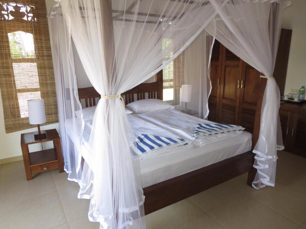 Двухместный (Двухместный номер Делюкс с 1 кроватью и видом на море) отеля Lanka Beach Bungalows, Тангалла
