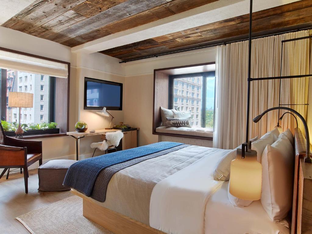 Двухместный (Улучшенный номер с кроватью размера «king-size» и видом на парк) отеля 1 Hotel Central Park, Нью-Йорк