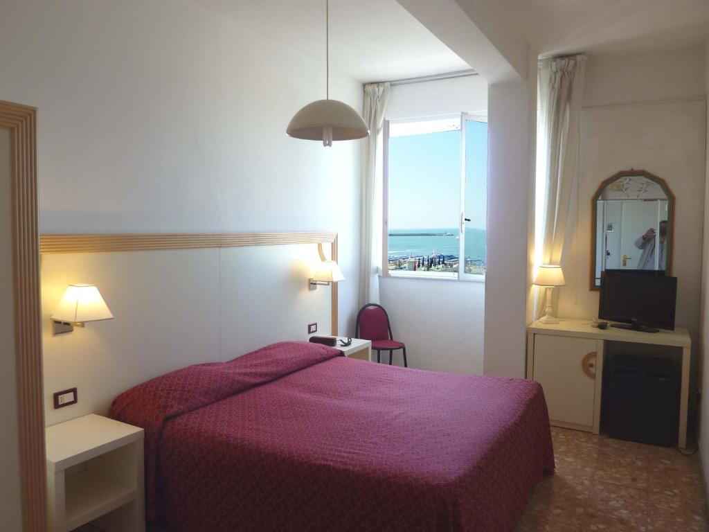 Двухместный (Двухместный номер с 1 кроватью или 2 отдельными кроватями и видом на море) отеля Hotel Liberty, Виареджо