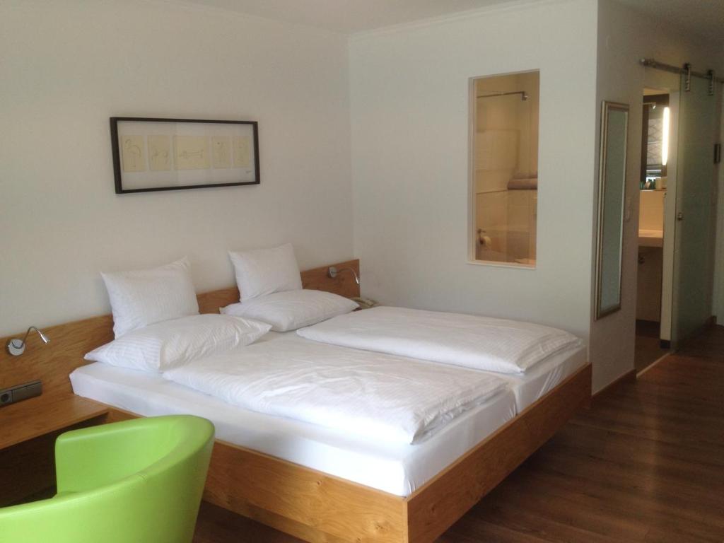 Двухместный (Двухместный номер Делюкс с 1 кроватью и лоджией, вид на озеро) отеля Seehotel Lilly, Санкт-Гильген