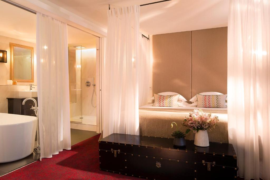 Двухместный (Двухместный номер Делюкс с 1 кроватью или 2 отдельными кроватями) отеля Hôtel Molière, Париж
