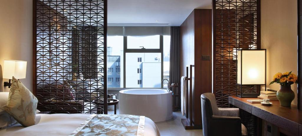 Двухместный (Стандартный номер с кроватью размера «king-size») отеля SSAW Boutique Hotel Hangzhou Wildwind, Ханчжоу