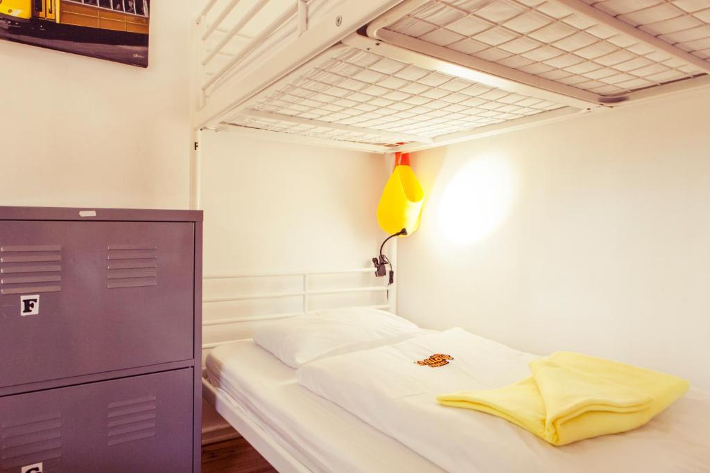 Номер (Односпальная кровать в общем номере с 10 кроватями), Lisbon Chillout Hostel