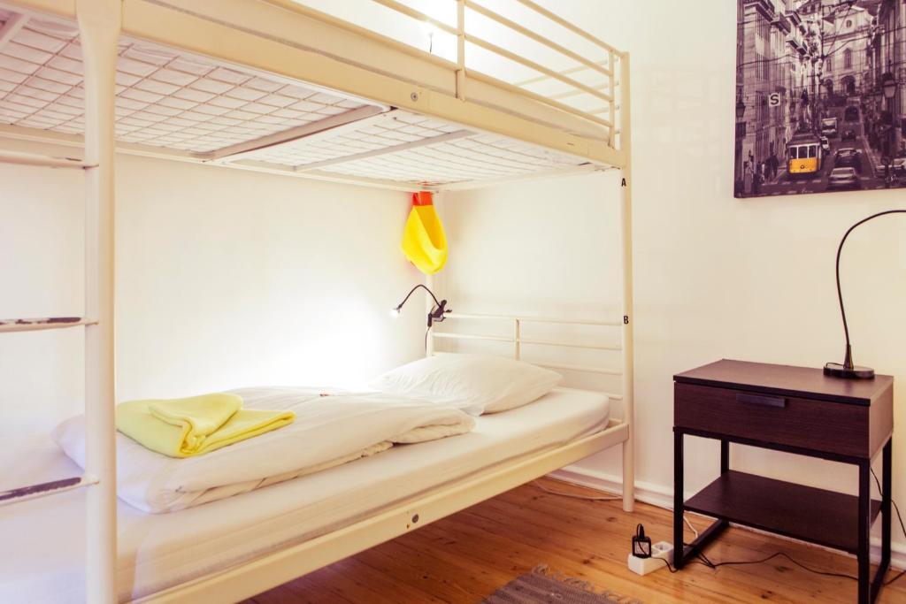 Номер (Односпальная кровать в общем номере с 10 кроватями), Lisbon Chillout Hostel