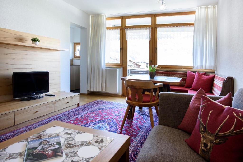 Апартаменты (Апартаменты с 3 спальнями - Дополнительное здание) отеля Aktiv & Spa Hotel Alpenrose, Партенен