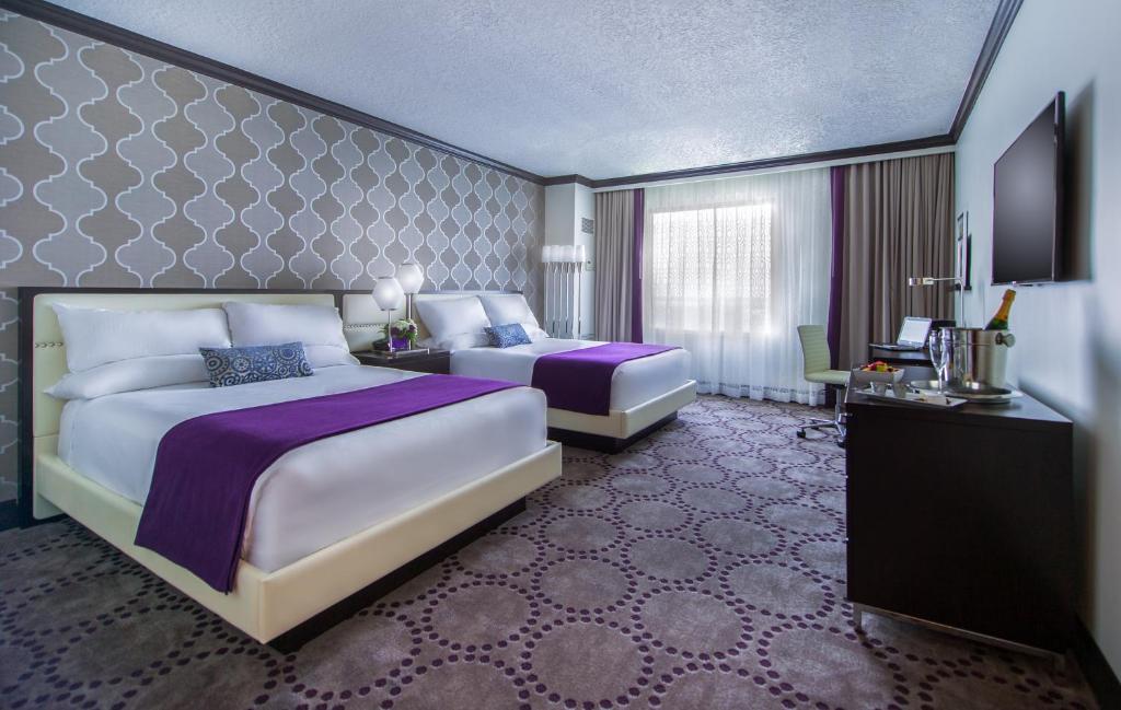 Четырехместный (Номер Делюкс с 2 кроватями размера «queen-size») курортного отеля Harrah's Gulf Coast Hotel & Casino, Билокси