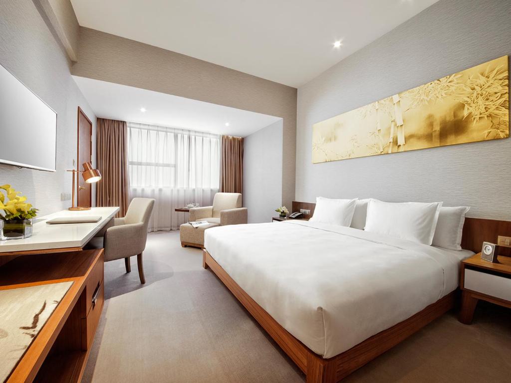 Двухместный (Улучшенный номер с кроватью размера «queen-size») отеля Deacon House Wuxi, Уси