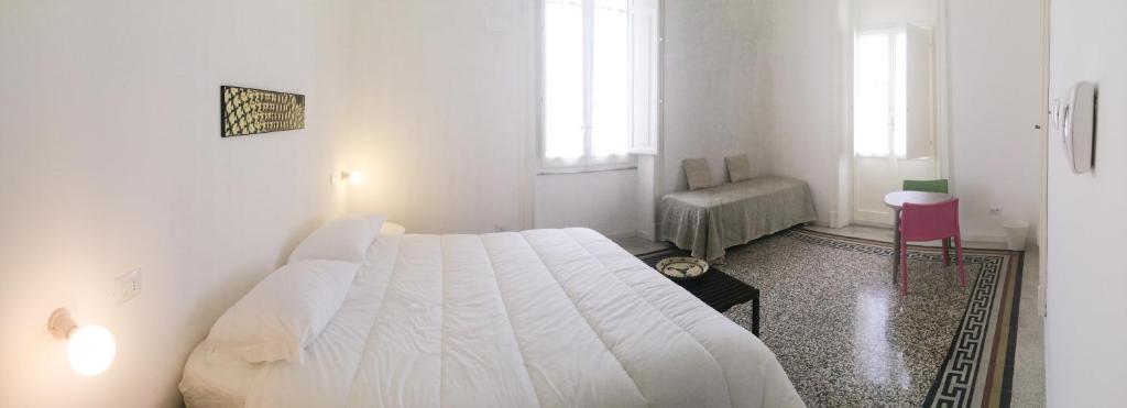 Двухместный (Улучшенный двухместный номер с 1 кроватью) отеля B&B Angioy 18, Кальяри