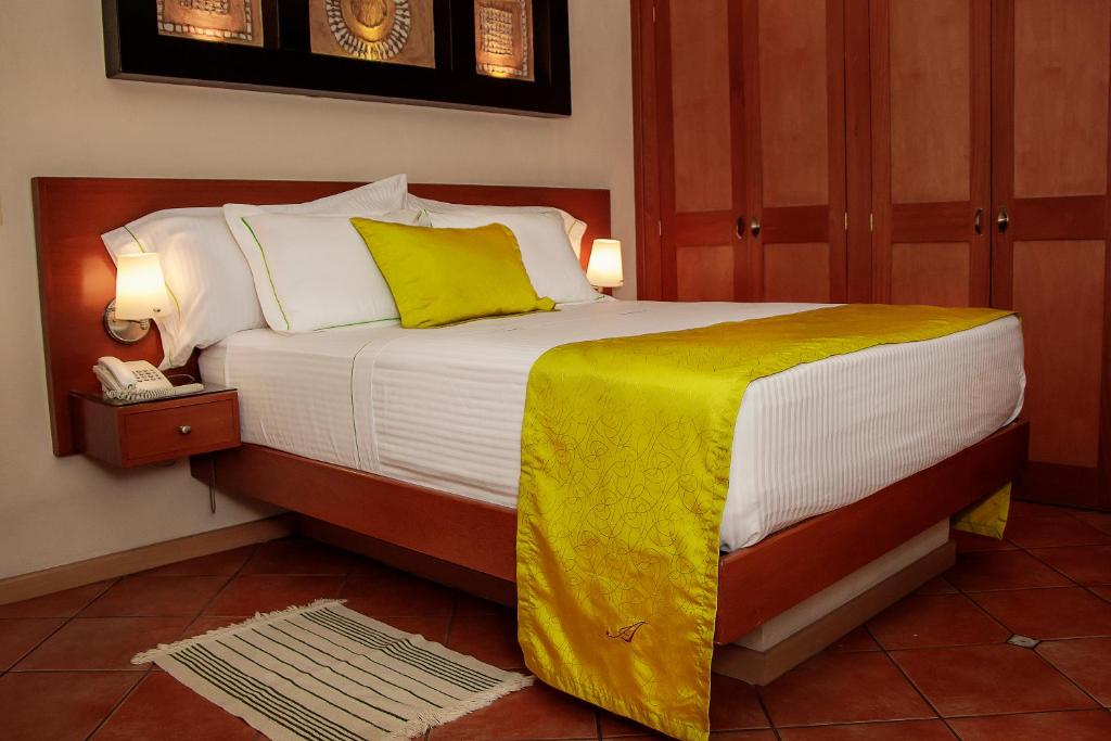 Сьюит (Люкс с 2 спальнями) отеля Alcazar Suites, Гвадалахара