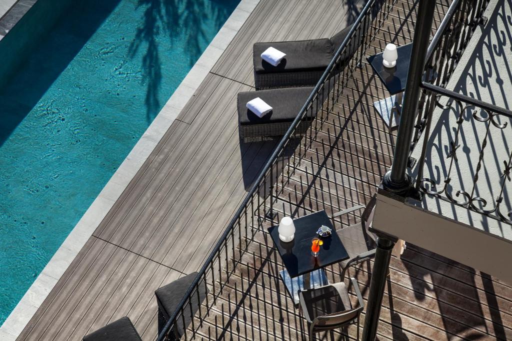 Сьюит (Привилегированный люкс с террасой и балконом, вид на горы) отеля Hôtel National Resort & Spa, Шампери