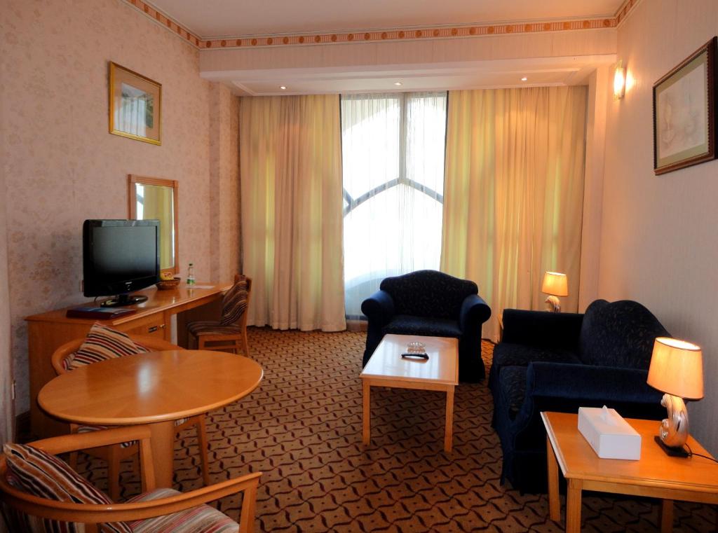 Семейный (Семейный люкс с 2 спальнями) отеля Beach Bay Hotel Muscat, Маскат