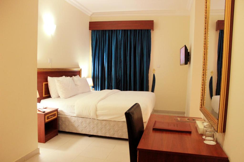 Двухместный (Стандартный двухместный номер с 1 кроватью) отеля Montreal Naif Hotel, Дубай
