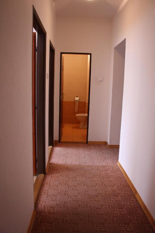 Двухместный (Двухместный номер с 2 отдельными кроватями и общей ванной комнатой) гостевого дома Penzión Koras, Доновалы