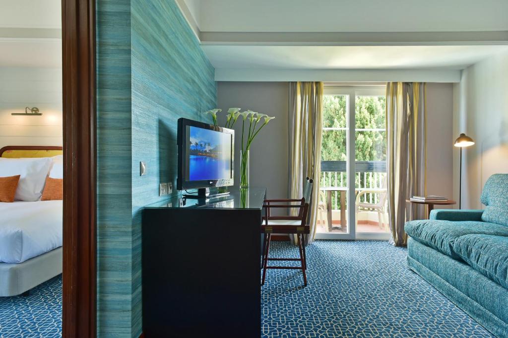 Сьюит (Трехместный люкс) отеля Pestana Alvor Praia Premium Beach & Golf Resort, Алвор