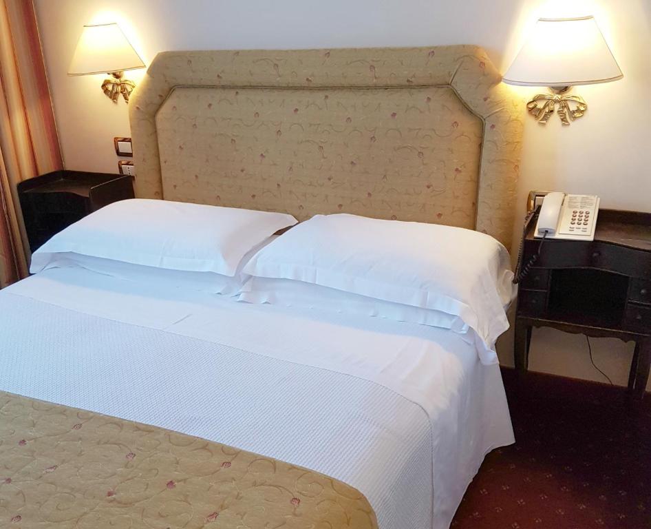 Двухместный (Небольшой двухместный номер с французской двуспальной кроватью) отеля Hotel Biasutti, Венеция-Лидо