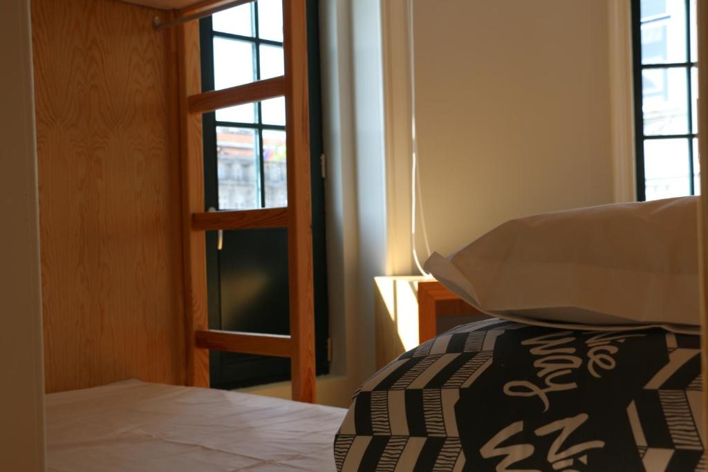 Номер (Кровать в общем 6-местном номере), Nice Way Porto Hostel