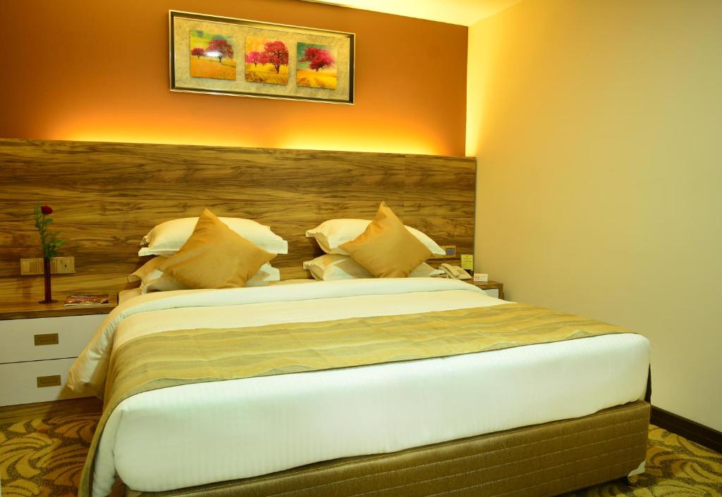 Одноместный (Deluxe Single Room - Non-Sea View) отеля Pearl City Hotel, Коломбо
