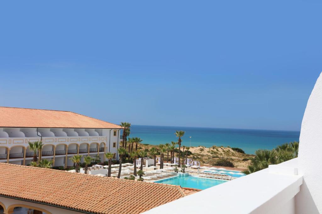 Двухместный (Двухместный номер с 2 отдельными кроватями и боковым видом на море) отеля Iberostar Andalucia Playa, Кадис