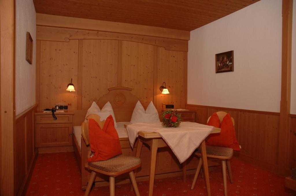 Двухместный (Двухместный номер с 1 кроватью) гостевого дома Hotel-Garni Almhof, Майрхофен