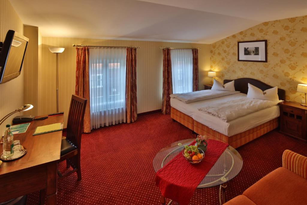 Двухместный (Улучшенный двухместный номер с 1 кроватью) отеля Hotel Elefant, Шверин