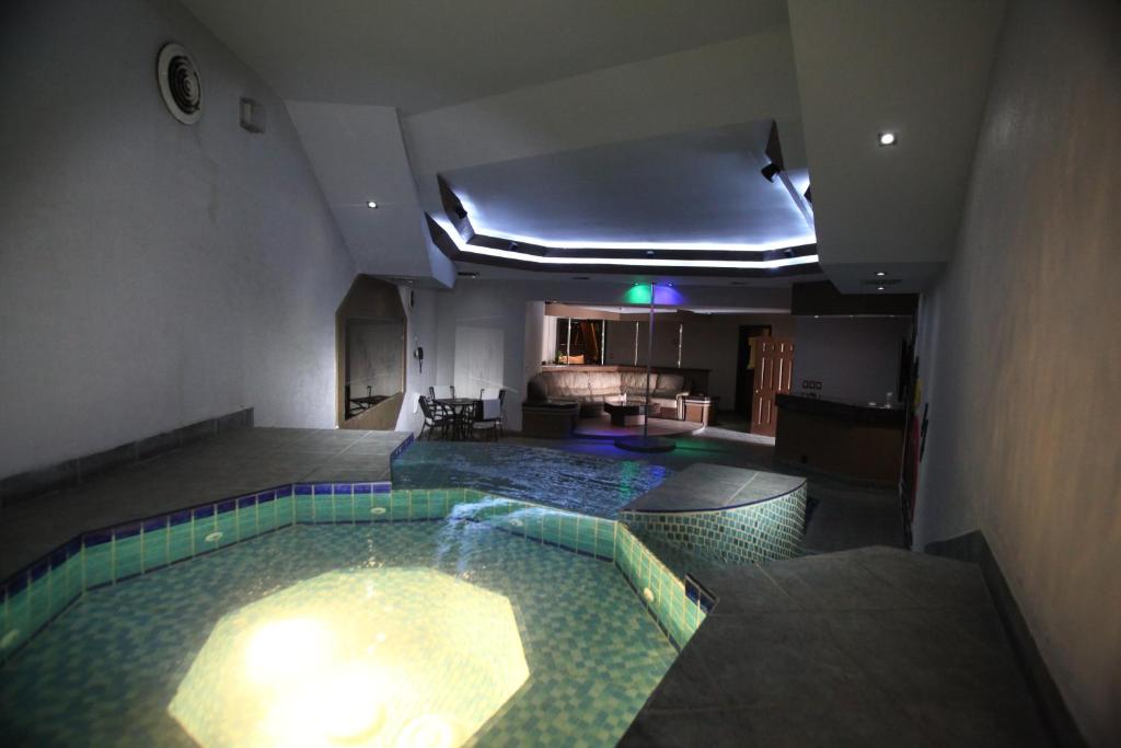 Сьюит (Double Junior Suite with Private Pool) мотеля Motel Mediterraneo, Мехикали