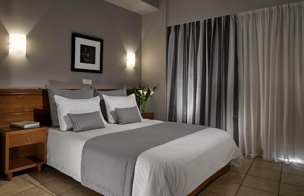 Двухместный (Двухместный номер с 1 кроватью или 2 отдельными кроватями) отеля Hotel Delfini, Пирей