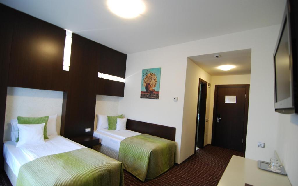 Двухместный (Стандартный двухместный номер с 2 отдельными кроватями) отеля Hotel Cubix, Брашов